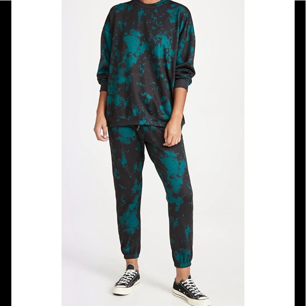 Onzie Boyfriend Sweatshirt Emerald Tie Dye One Size